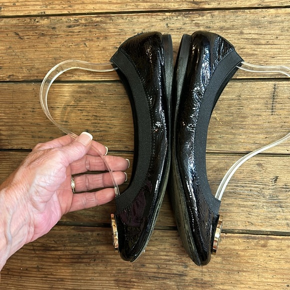 TORY BURCH Black Patent Leather Ballet Flats with Gold Logo sz 6.5 - Picture 6 of 12